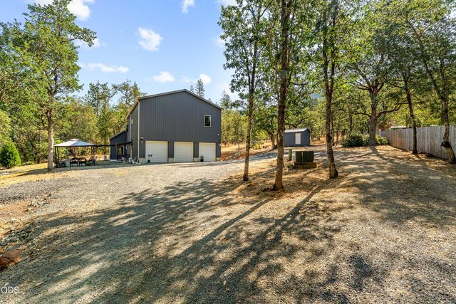 205 Witness Way, Rogue River, OR 97537