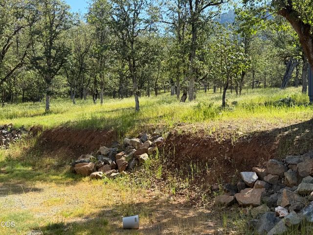 205 Witness Way, Rogue River, OR 97537