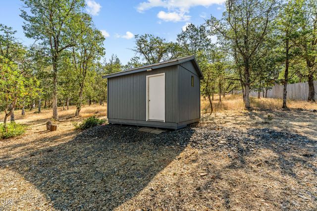 205 Witness Way, Rogue River, OR 97537