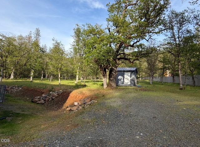 205 Witness Way, Rogue River, OR 97537