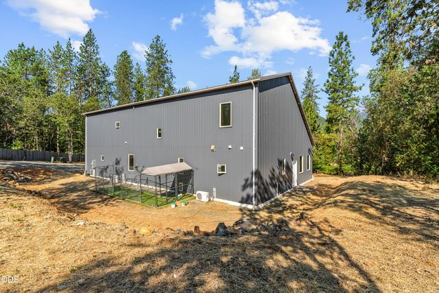 205 Witness Way, Rogue River, OR 97537