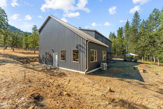 205 Witness Way, Rogue River, OR 97537