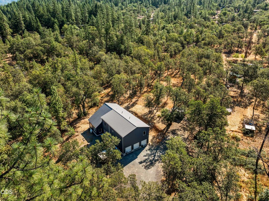 205 Witness Way, Rogue River, OR 97537