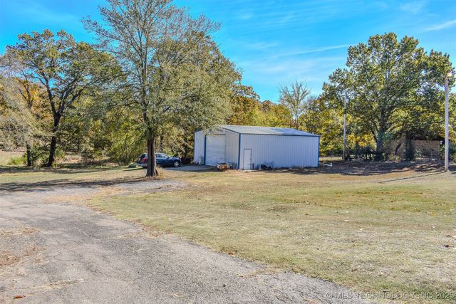 2418 E 2090 Road, Hugo, OK 74743