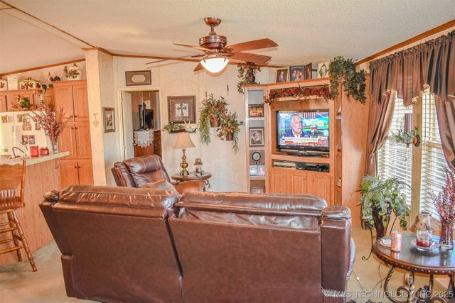 2418 E 2090 Road, Hugo, OK 74743