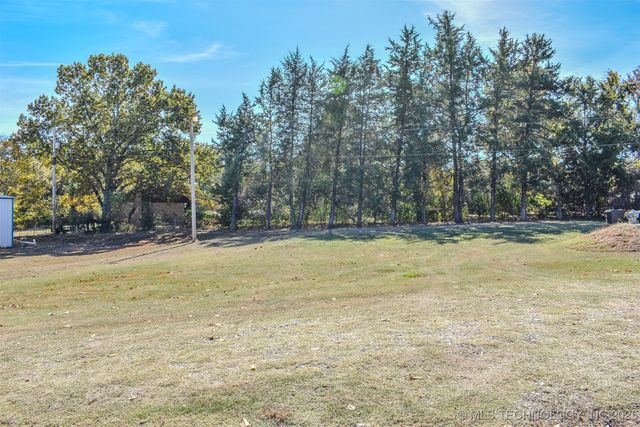 2418 E 2090 Road, Hugo, OK 74743