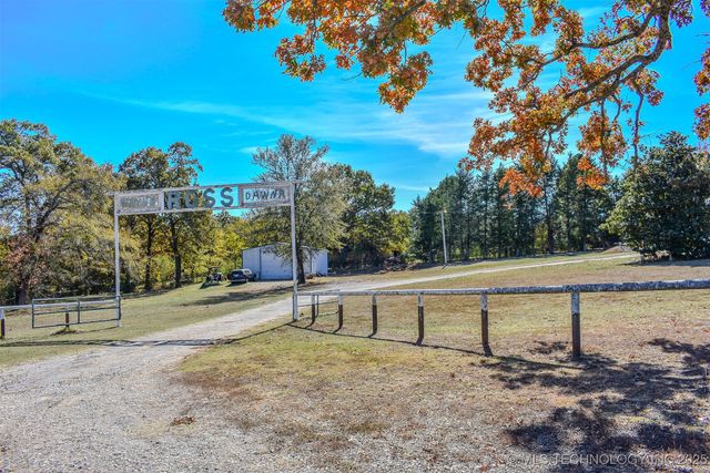 2418 E 2090 Road, Hugo, OK 74743