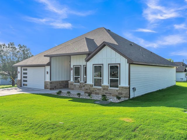 2501 Neil Court, Granbury, TX 76048