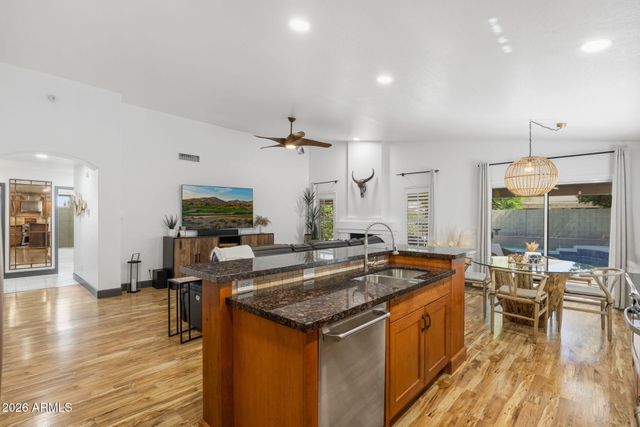 3618 E RENEE Drive, Phoenix, AZ 85050