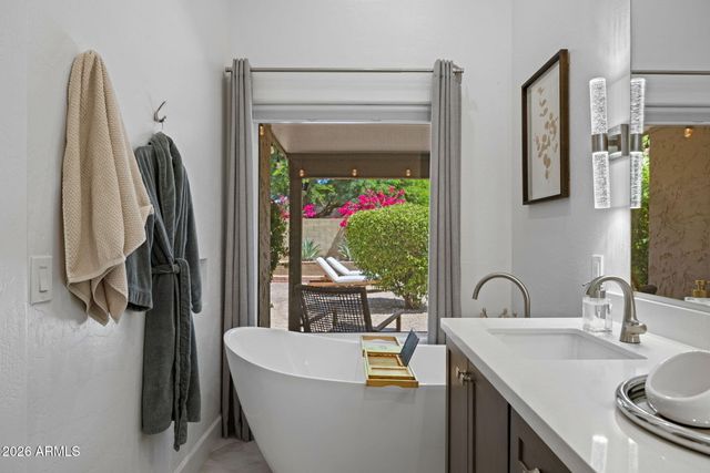 3618 E RENEE Drive, Phoenix, AZ 85050