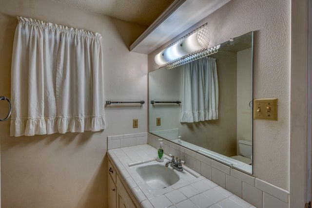 4317 River Oaks DR, Kingsland, TX 78639