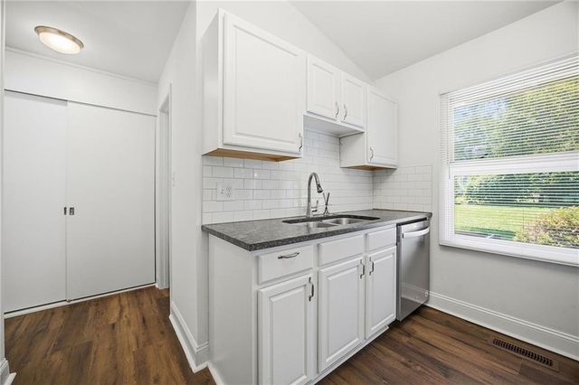 5507 W 78 Terrace, Prairie Village, KS 66208