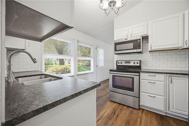 5507 W 78 Terrace, Prairie Village, KS 66208