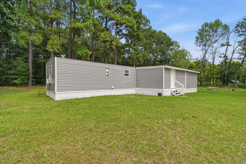 153 Crepe Myrtle Dr., Loris, SC 29569