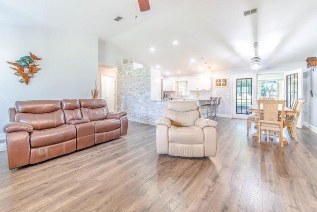 910 Liberty Lane, Auburndale, FL 33823