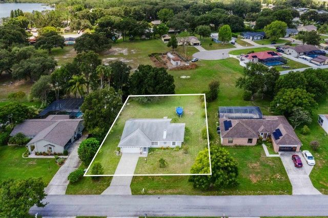 910 Liberty Lane, Auburndale, FL 33823