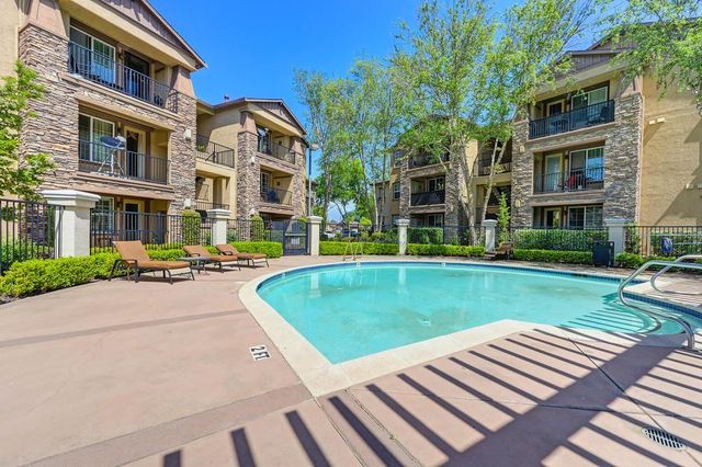 6550 Hearthstone Cir, Rocklin, CA 95677