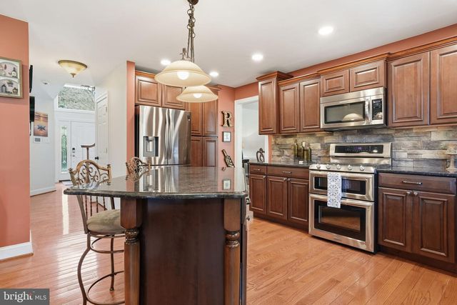 503 HEATONS MILL DR, Langhorne, PA 19047