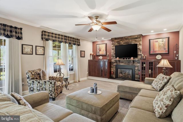 503 HEATONS MILL DR, Langhorne, PA 19047
