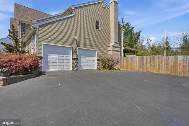 503 HEATONS MILL DR, Langhorne, PA 19047