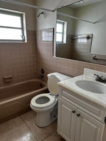 7009 NW 66th Terrace, Tamarac, FL 33321
