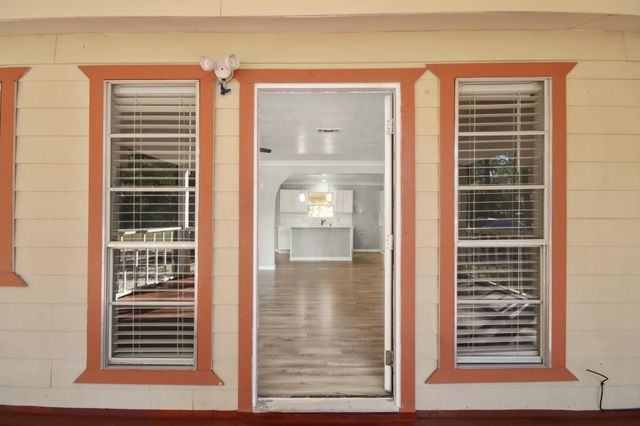 180 Butler Drive, Cleveland, TX 77328