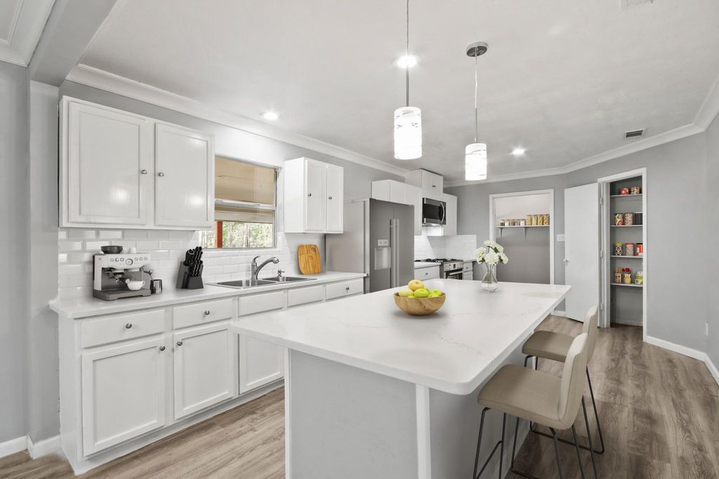 180 Butler Drive, Cleveland, TX 77328