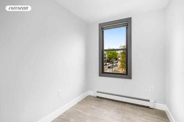 889 HERKIMER Street, New York City, NY 11233