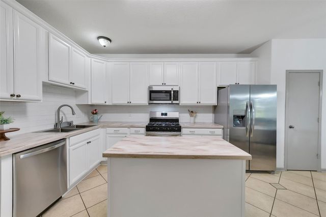 1056 Cabot Cove, Dickinson, TX 77539