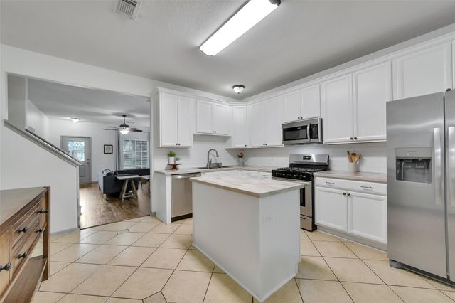 1056 Cabot Cove, Dickinson, TX 77539
