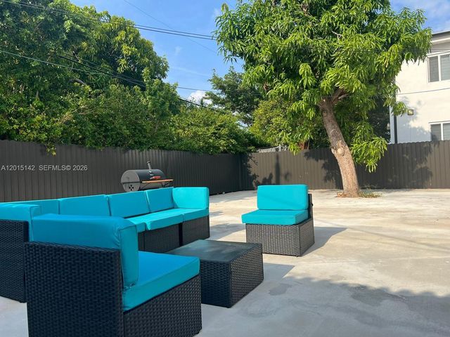 943 79th Ter 202, Miami Beach, FL 33141