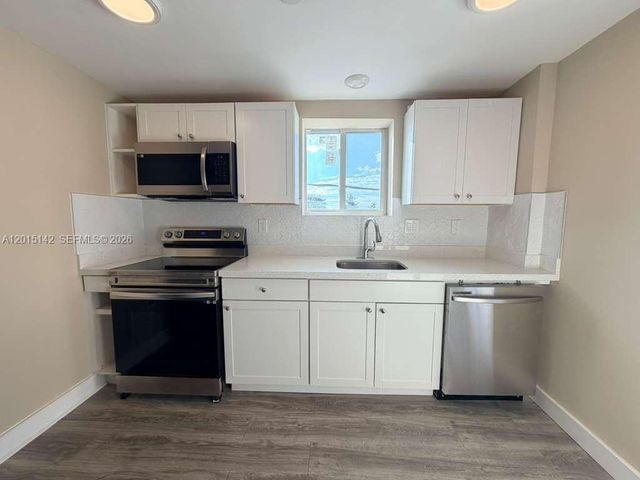 943 79th Ter 202, Miami Beach, FL 33141