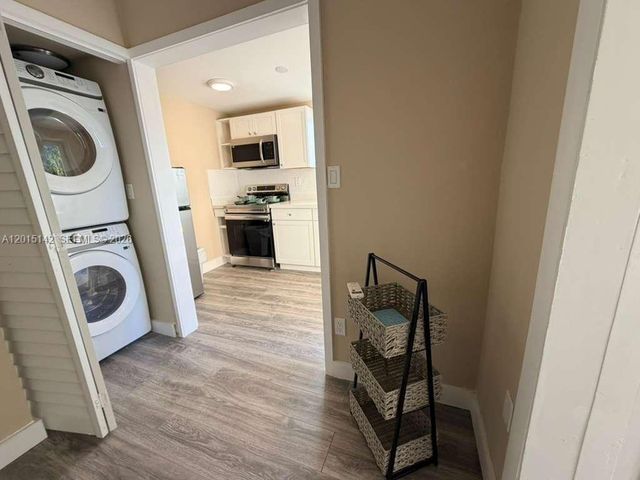 943 79th Ter 202, Miami Beach, FL 33141