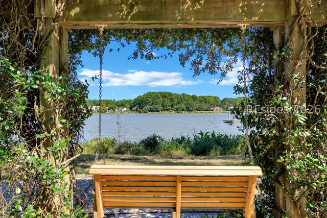 127 Robert E Lee Ln, Bluffton, SC 29909