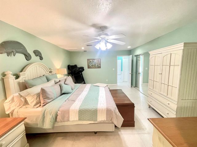 880 SE Degan Drive, Port St. Lucie, FL 34983