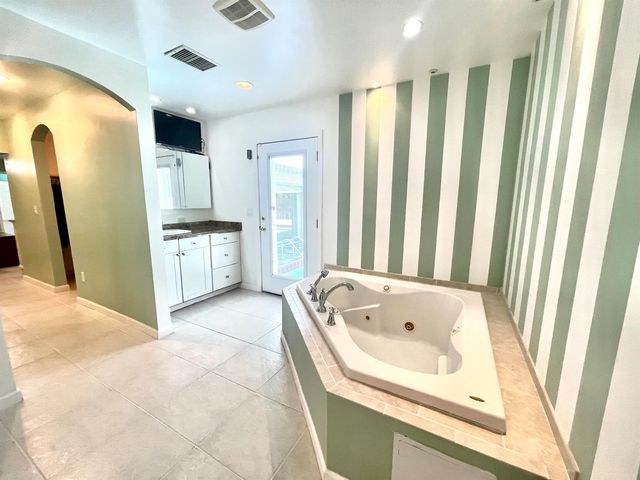 880 SE Degan Drive, Port St. Lucie, FL 34983