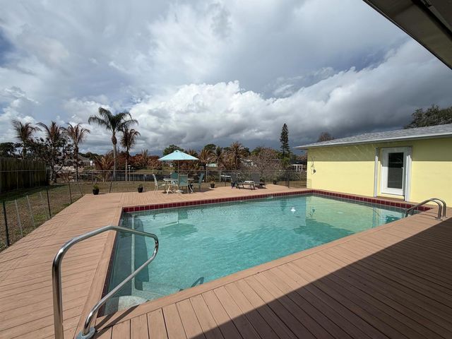 880 SE Degan Drive, Port St. Lucie, FL 34983