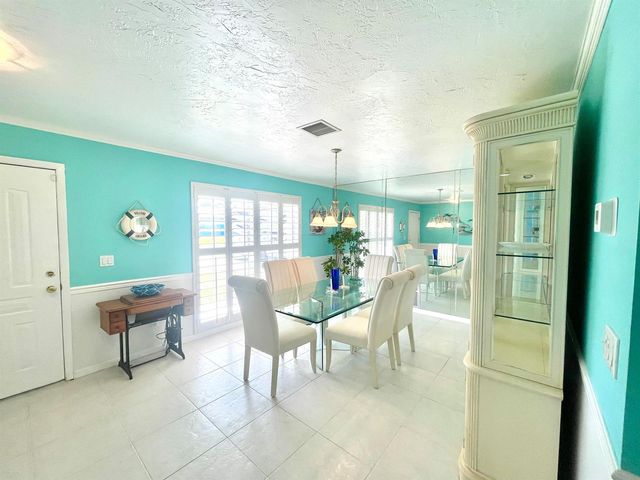 880 SE Degan Drive, Port St. Lucie, FL 34983