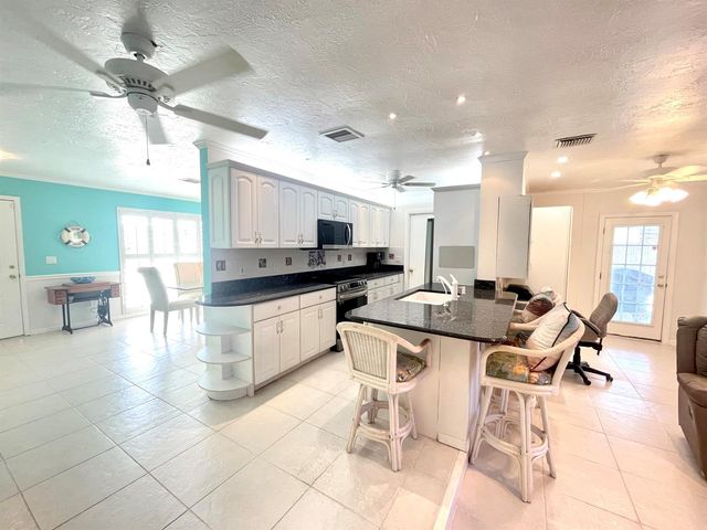 880 SE Degan Drive, Port St. Lucie, FL 34983