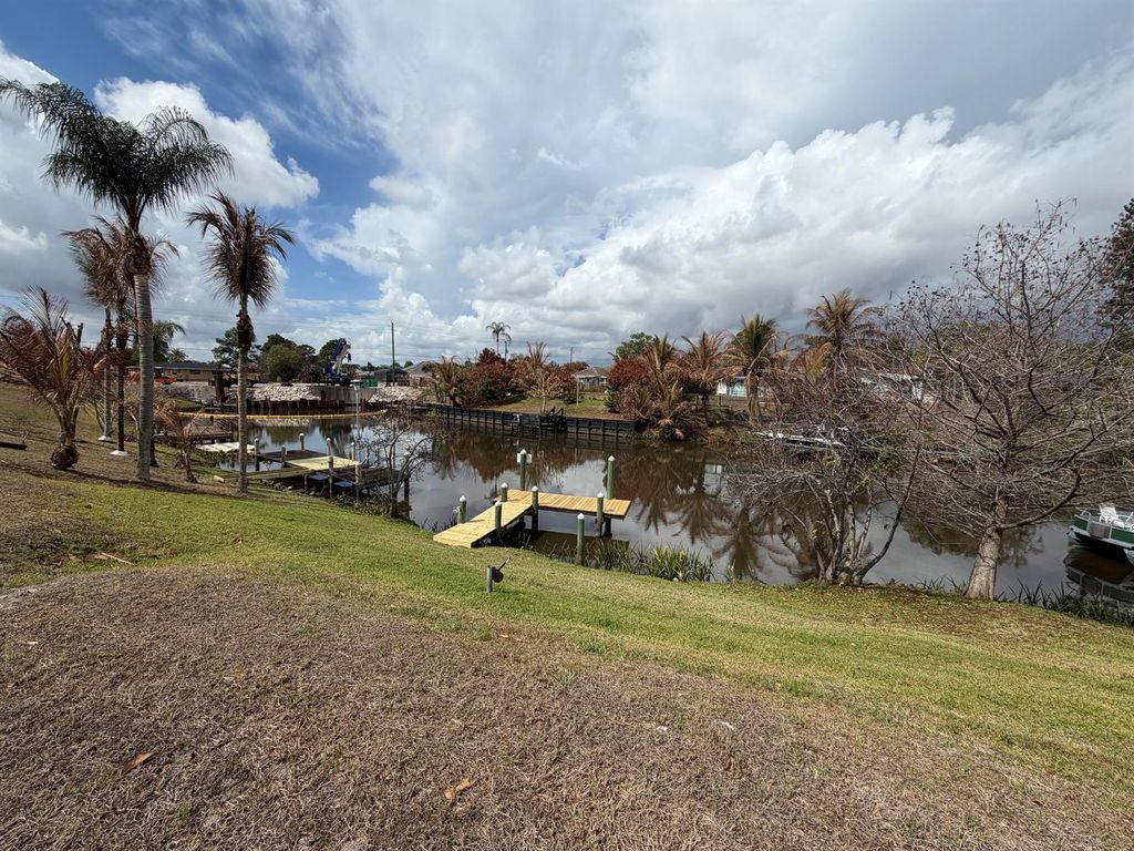 880 SE Degan Drive, Port St. Lucie, FL 34983