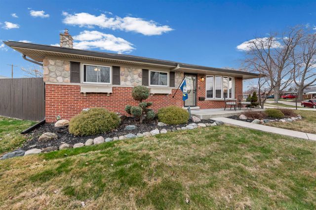 31819 Tanglewood Street, St Clair Shores, MI 48082