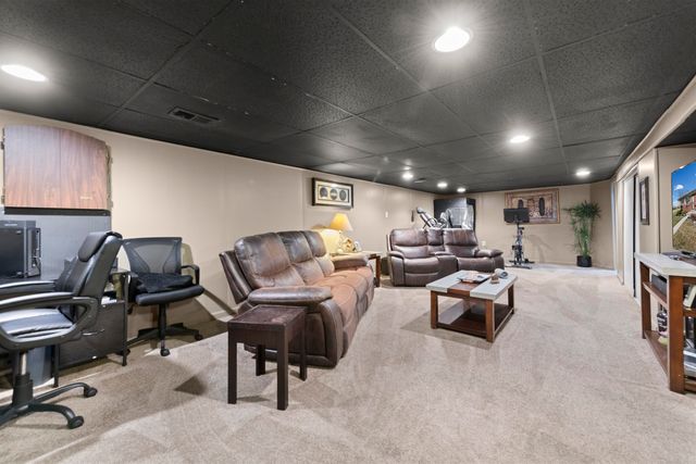 31819 Tanglewood Street, St Clair Shores, MI 48082