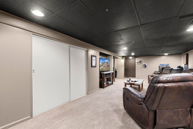 31819 Tanglewood Street, St Clair Shores, MI 48082