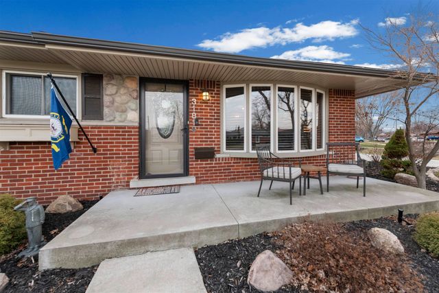 31819 Tanglewood Street, St Clair Shores, MI 48082