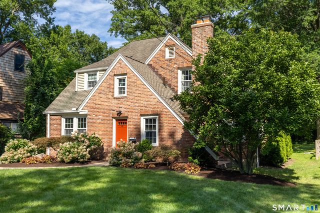 110 Foxcroft Road, West Hartford, CT 06119