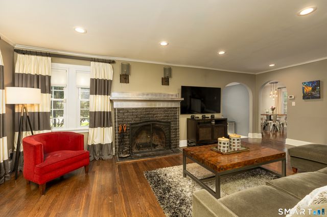 110 Foxcroft Road, West Hartford, CT 06119