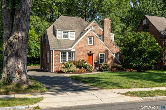 110 Foxcroft Road, West Hartford, CT 06119