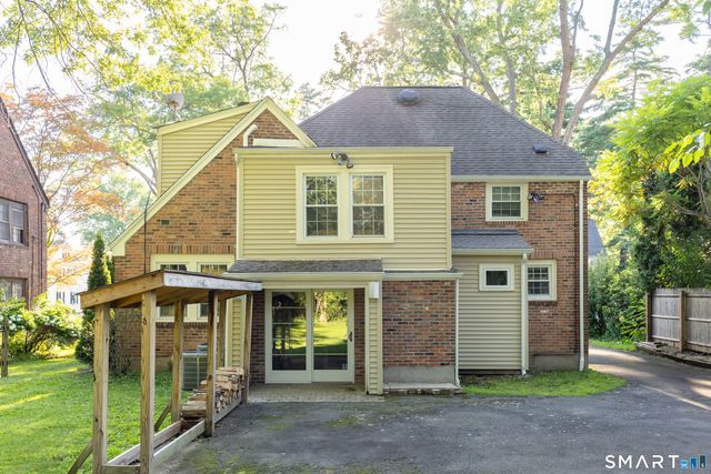 110 Foxcroft Road, West Hartford, CT 06119