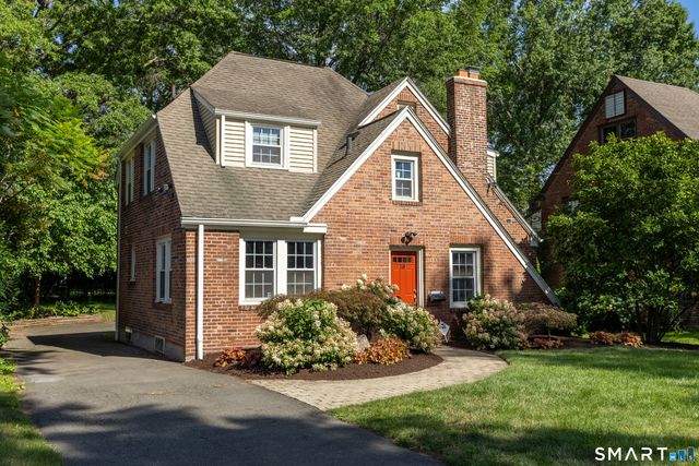 110 Foxcroft Road, West Hartford, CT 06119