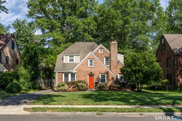 110 Foxcroft Road, West Hartford, CT 06119